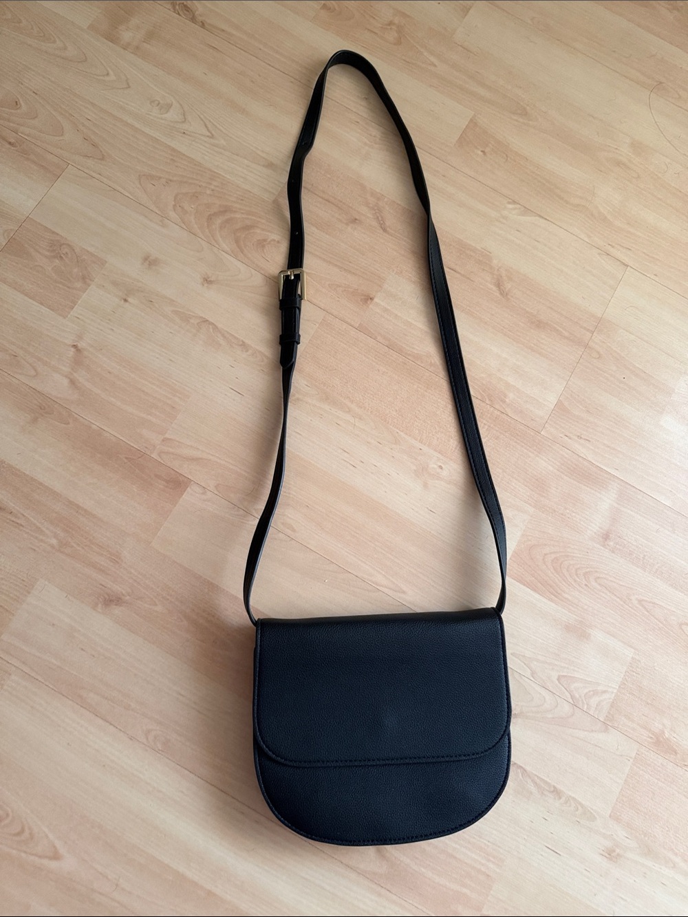 Quince Vegan Saddle Bag - Black